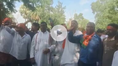 टनकुप्पा: भदान मोड़ के पास एनडीए कार्यकर्ताओं ने प्रधानमंत्री नरेंद्र मोदी की मां को गाली देने पर किया सड़क जाम