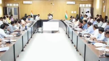 सागर नगर: कलेक्ट्रेट में राजस्व अधिकारियों की समीक्षा बैठक हुई संपन्न