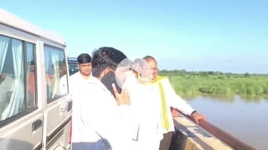 शाहजहांपुर: गर्रा नदी के तटवर्ती बाढ़ प्रभावित गांवों का विधायक अरविन्द सिंह ने किया निरीक्षण