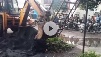 जबलपुर: आधारताल में अतिक्रमण पर कार्यवाही, सड़क से शुरू जिम की सीढ़ी को बुलडोजर ने हटाया