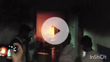 औरैया: कानपुर रोड पर बैंक ऑफ बड़ौदा के सामने गोदाम में लगी आग, लाखों रुपये का नुकसान, फायर ब्रिगेड ने पाया आग पर काबू