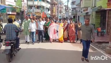 मुंगेर: प्रधानमंत्री की मां के अपमान पर सियासी बवाल, NDA के बिहार बंद के आह्वान पर मुंगेर में सड़कों पर उतरे नेता-कार्यकर्ता