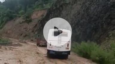 जोशियाड़ा: गंगोत्री नेशनल हाइवे धरासू, नालूपानी में बार-बार हो रहे भूस्खलन के कारण वाहनों को वैकल्पिक मार्ग से भेजा जाएगा