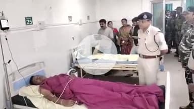 मेदिनीनगर (डालटनगंज): जोनल आईजी सुनील भास्कर एमएमसीएच में घायल जवान से मिले, घटना की जानकारी ली