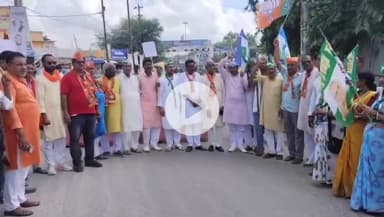 सुपौल: सुपौल में एनडीए कार्यकर्ताओं का प्रदर्शन, सड़क जाम कर कांग्रेस-राजद के खिलाफ की नारेबाजी