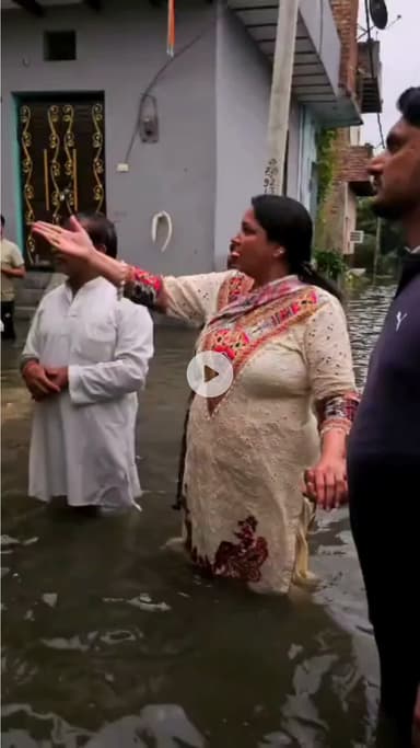 नजफगढ़: झड़ौदा रोड नाला टूटने की स्थिति का निरीक्षण, NDRF राहत शिविर और प्रभावित परिवारों की सुरक्षा सुनिश्चित।