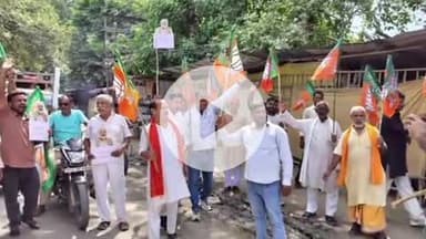 भोरे: PM की मां को गाली देने के विरोध में भोरे में दिखा बिहार बंद का असर, NDA कार्यकर्ताओं ने सड़क पर की नारेबाजी