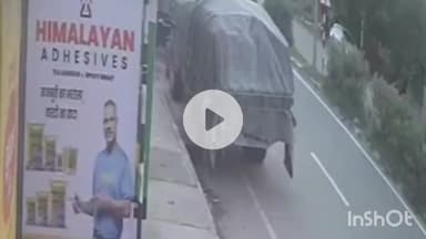 बरेली: इज्जत नगर थाना क्षेत्र के नैनीताल रोड पर खड़े ट्रक में ऑटो घुसने से दो लोगों की मौत, घटना का वीडियो हुआ वायरल