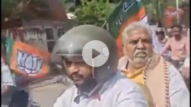 गया टाउन सीडी ब्लॉक: पीएम के अपमान के विरोध में बिहार बंद के दौरान गया में एनडीए कार्यकर्ताओं ने कराया बंद, बुलेट से निकले सहकारिता मंत्री