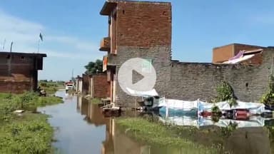 पूरनपुर: मोहल्ला हसनी हुसैनी नगर में जलभराव की समस्या से लोग परेशान