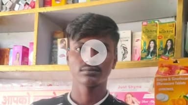 रामपुर: ककरौआ गाँव के पास ट्रेन की चपेट में आने से युवक की मौत, कान में ईयर फोन लगाने के कारण हुआ हादसा - मृतक का पिता