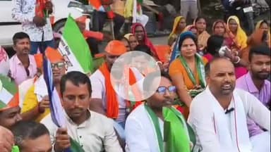 चेरिया बरियारपुर: चेरियाबरियारपुर प्रखंड मुख्यालय के सामने एनडीए कार्यकर्ताओं ने बिहार बंद को लेकर किया प्रदर्शन