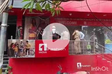 हरिद्वार: रानीपुर मोड़ स्थित शॉपिंग मार्ट में AC का ब्लोअर फटने से लगी आग, दमकल कर्मियों ने पाया काबू