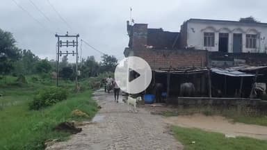 रामपुर: रायपुर मझरा गांव में लोग पीएम आवास और सीएम आवास से मकान न बनने के कारण कच्चे घरों में रहने को मजबूर हैं