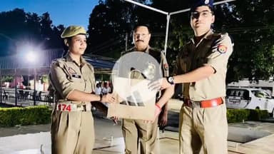 शाहजहांपुर: पुलिस लाइन में महिला आरक्षियों की भूमिका पर निबंध प्रतियोगिता आयोजित, देर रात पुरस्कार देकर किया गया सम्मानित