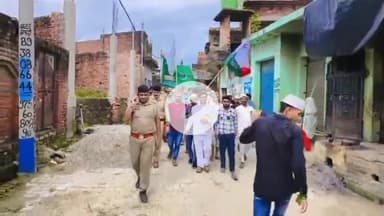 नौगावां सादात: नौगांवा तहसील क्षेत्र में 12 वफात पर निकाला गया जुलूस, पुलिस रही तैनात