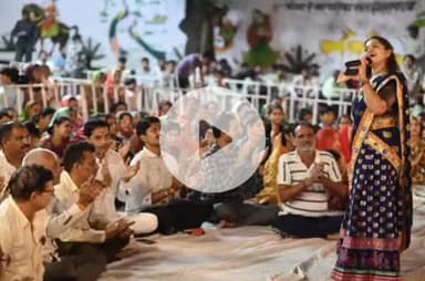 झालरापाटन: झालरापाटन में डोल महोत्सव, द्वारिकाधीश प्रांगण में भजन संध्या का आयोजन, प्रयागराज और नागपुर से आए कलाकारों ने दी प्रस्तुति