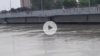 शाहजहांपुर: दियूनी बैराज से गर्रा नदी में शुक्रवार को फिर छोड़ा गया 22513 क्यूसेक पानी