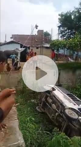 परिहार: मानिकपुर मुसहरनिया में पलटा स्कूल वाहन, कई बच्चे घायल