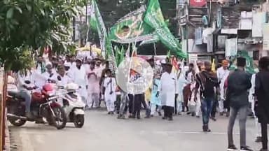 बीना: मस्जिद वार्ड से मुस्लिम समुदाय ने ईद मिलादुन्नबी पर निकाला जुलूस, सैकड़ों की तादाद में मुस्लिम समुदाय के लोग हुए शामिल