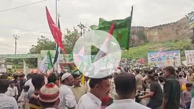 झांसी: झांसी महानगर में जश्ने मिलाद उन-नबी का जुलूस जोश और अकीदत के साथ निकला, दिया गया भाईचारे का संदेश