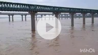 धौलपुर: चंबल नदी फिर उफान पर, खतरे के निशान से 3 मीटर ऊपर बह रही है