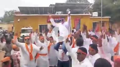 भोकरदन: पोलीस ठाणे येथे पोलीस अधिकाऱ्यांनी व कर्मचाऱ्यांनी गणेश उत्सवाच्या ढोल ताशावर धरला ताल