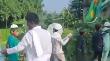 परसौनी: परसौनी में ईद मिलादुन्नबी के मौके पर निकला जुलूस, बड़ी संख्या में इस्लाम धर्म के लोग शामिल हुए