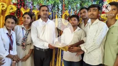 नरपतगंज: मधुरा विद्यालय में शिक्षक दिवस पर छात्रों ने केक काटकर कार्यक्रम का आयोजन किया