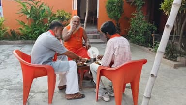 परम पूज्य गुरुदेव,स्वामी ब्रह्म नारायणपुरी जी का आशीर्वाद राष्ट्र धर्म संस्कृति से संबंधित मार्गदर्शन सदैव के तरह प्राप्त हुआ।
राम रसोईघर की सुस्वादिष्ट शुद्ध व्यंजन का आनंद 🙏
गुरु जी बोले मिथुन जी हिन्दू का सिरमोर हैं,
#योगगुरु_श्रीमिथुन