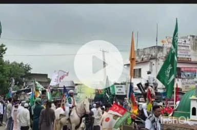 देसूरी: देसूरी में ईद मिलादुन्नबी पर निकला जुलूस, जो जमात मस्जिद से शुरू होकर दरगाह तक पहुंचा, बड़ी संख्या में लोग शामिल हुए