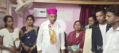 आलमनगर: आलमनगर प्रखंड क्षेत्र में शुक्रवार को विभिन्न स्थानों पर शिक्षक दिवस धूमधाम से मनाया गया