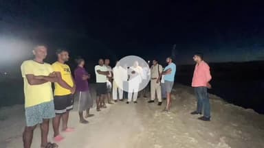 शाहजहांपुर: बीती रात बाढ़ग्रस्त गांवों में पहुंचे विधायक, प्रशासन को दिए सख्त निर्देश