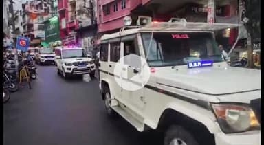 सागर नगर: त्योहारों को देखते हुए सागर पुलिस ने शहर में निकाला फ्लैग मार्च