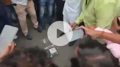 जबलपुर: बिजली दफ्तर के सामने कांग्रेस और बिजली उपभोक्ताओं ने स्मार्ट मीटर की होली जलाई!