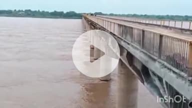 औरैया: देवकली चौकी के पास यमुना का जलस्तर खतरे की ओर बढ़ रहा, 111.29 मीटर पर पहुँचा, प्रशासन अलर्ट