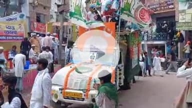 बलरामपुर: बारावफात पर नौशहरा से निकाला गया जुलूस-ए-मुहम्मदी, अंजुमन कमेटियों द्वारा आयोजित जुलूस में बड़ी संख्या में लोग शामिल हुए