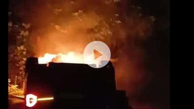 रजौली: रजौली में बड़ा हादसा: सर्विसिंग से लौट रही बीएमडब्ल्यू कार पलटी, आग की लपटों में खाक, चालक बाल-बाल बचा