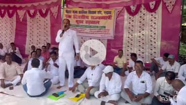 नवादा: नवादा के नगर थाना के पास प्रारंभिक शिक्षक संघ ने पांच सूत्री मांग को लेकर किया एक दिवसीय भूख हड़ताल