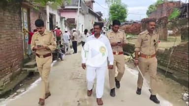 नौगावां सादात: ईद मिलादुन्नबी का जुलूस शांतिपूर्ण सम्पन्न, ग्रामीणों ने पंजाब बाढ़ पीड़ितों के लिए जुटाई राहत सामग्री