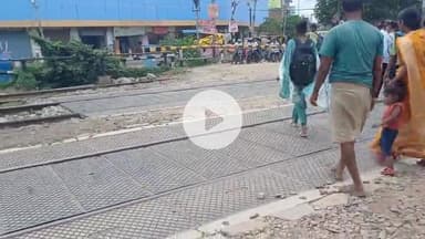 बक्सर: पांडेयपट्टी रेलवे फाटक पर समतलीकरण के साथ लगा रबर पैड, वाहन चालकों के लिए आसान और सुरक्षित होगा रेल परिचालन