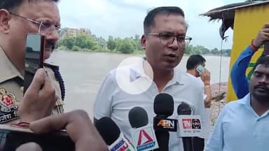 शाहजहांपुर: गर्रा नदी खतरे के निशान से 15-20 सेंटीमीटर ऊपर, कल तक धारा 1 फीट और बढ़ने की संभावना, डीएम ने दी चेतावनी