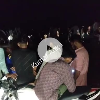 डोमचांच ब्लॉक रोड किनारे जंगल के अंदर नदी में एक युवक के डूबने की बात समाने आयी हैं।