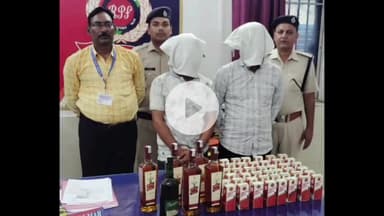 बक्सर: बक्सर रेलवे स्टेशन पर ब्रह्मपुत्र मेल के एसी कोच से शराब ले जा रहे 2 आरोपी, 13.140 ली विदेशी शराब के साथ गिरफ्तार