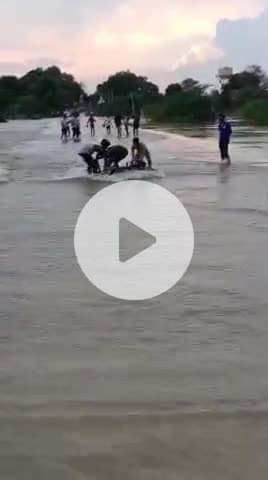 #लाङवा पहली घटना अभी लाडवा रपट पर मोटरसाइकिल सवार बहते बहते बचा। पानी का बहाव तेज से ओर तेज होता जा रहा है।