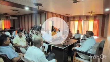 बलरामपुर: आवास कार्यालय पर सदर विधायक पलटू राम ने जनता दर्शन में सुनीं लोगों की समस्याएं