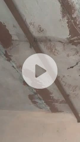 भुसावर: छोकरवाडा में आकाशीय बिजली गिरने से मकान हुआ क्षतिग्रस्त, आई दरार और बिजली के उपकरण भी फुंके