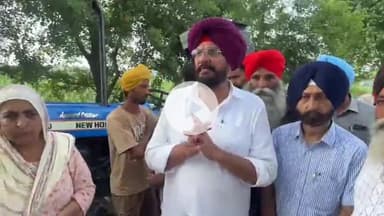 ਅੰਮ੍ਰਿਤਸਰ 2: ਅਜਨਾਲਾ ਇਲਾਕੇ ਦੇ ਵਿੱਚ ਪੰਜਾਬ ਦੇ ਸਾਬਕਾ ਕੈਬਿਨਟ ਮੰਤਰੀ ਕੁਲਦੀਪ ਸਿੰਘ ਧਾਲੀਵਾਲ ਵੱਲੋਂ ਪੀੜਿਤ ਪਰਿਵਾਰ ਨੂੰ ਦਿੱਤਾ 4 ਲੱਖ ਰੁਪਏ ਦਾ ਚੈੱਕ