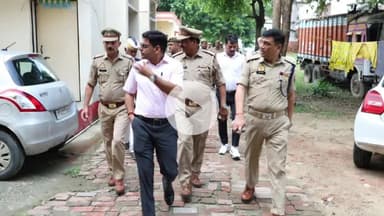 रामपुर: शनिवार को जिला अधिकारी जोगिंदर सिंह और पुलिस अधीक्षक विद्यासागर मिश्र ने थाना गंज का किया औचक निरीक्षण