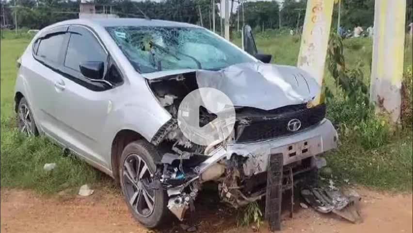 గోపాలపురం: నల్లజర్ల మండలం పోతవరం లో రోడ్డు ప్రమాదం, బైక్ను ఢీకొట్టిన కారు, ఇద్దరికీ తీవ్ర గాయాలు